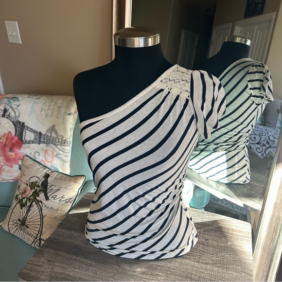 COPY - Maurices One Shoulder Top - Picture 1 of 5